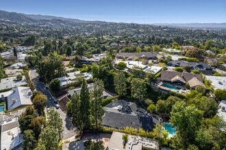 16110 Clear Oak Dr in Los Angeles, CA - Building Photo - Building Photo