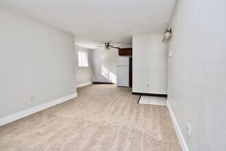 189 Oak Manor Pl, Unit 189 in Penn Hills, PA - Building Photo - Building Photo