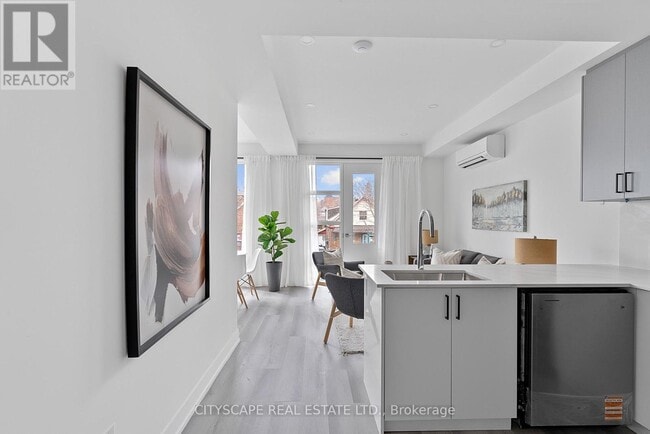 589 Oakwood Ave in Toronto, ON - Building Photo - Building Photo