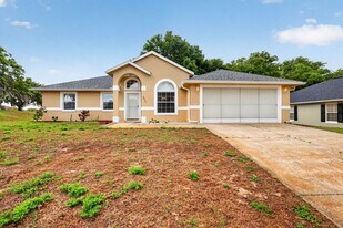 2011 Oakbend Dr in Eustis, FL - Building Photo