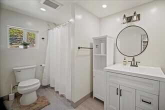 272 W Carmel Valley Rd in Carmel Valley, CA - Foto de edificio - Building Photo