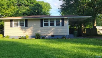 2114 Bide a Wee Dr NE in Huntsville, AL - Building Photo