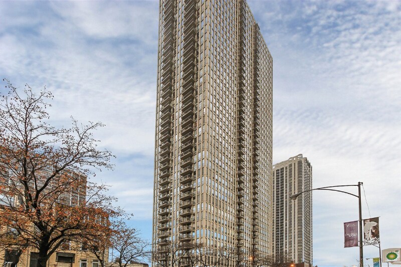 1660 N La Salle Dr in Chicago, IL - Building Photo