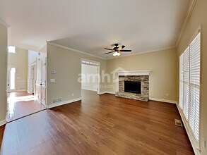 303 Lismore Ter in Woodstock, GA - Foto de edificio - Building Photo