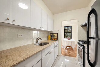 140-15 Holly Ave in Queens, NY - Building Photo - Building Photo