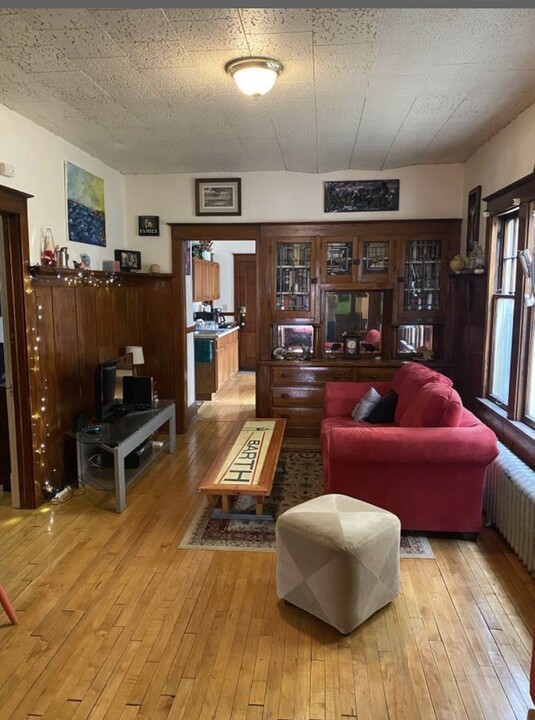 1804 N Astor St, Unit 1 in Milwaukee, WI - Building Photo