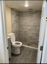 1033 S 55th St in Philadelphia, PA - Foto de edificio - Building Photo