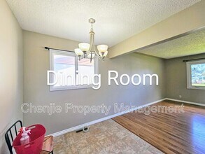 8007-128A 128a Ave NW in Edmonton, AB - Building Photo - Building Photo