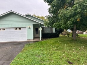 500 Shara Pl in Junction City, OR - Building Photo - Building Photo