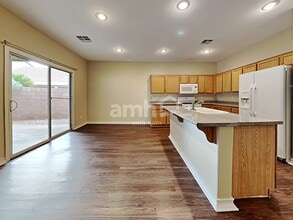 187 Mount Earl Ave in Henderson, NV - Building Photo - Building Photo