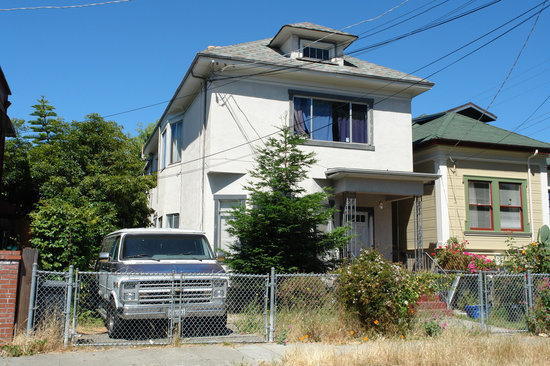 3042 Tremont St in Berkeley, CA - Building Photo