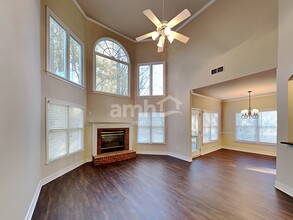 201 Maple Creek Chase in Woodstock, GA - Building Photo - Building Photo