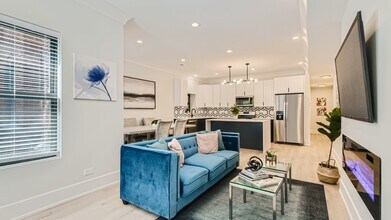 1424 W Winnemac Ave in Chicago, IL - Building Photo - Building Photo