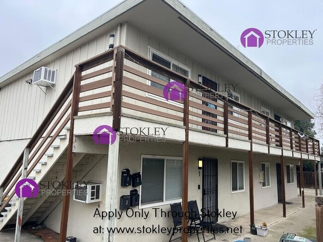 property at 2405 Applegarth Ln