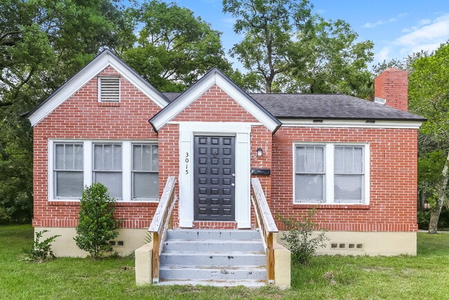 property at 3015 Commonwealth Ave