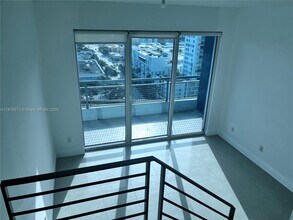 60 SW 13th St, Unit 1417 in Miami, FL - Foto de edificio - Building Photo