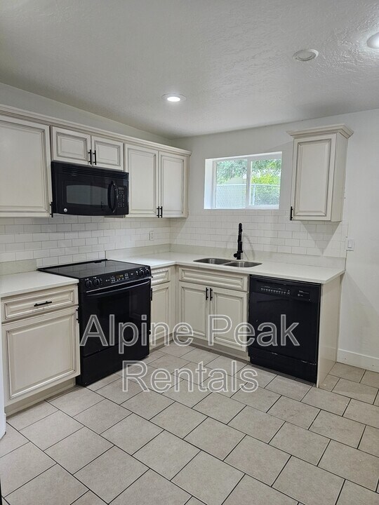 4058 S 300 E in Millcreek, UT - Building Photo