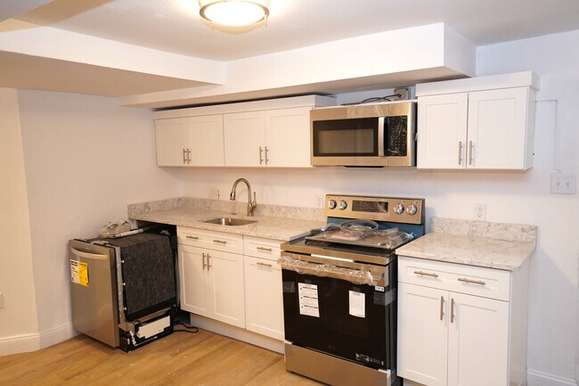 83 Waverly St, Unit B in Boston, MA - Building Photo - Building Photo
