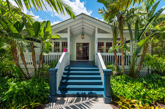 708 SE Riverside Dr in Stuart, FL - Building Photo - Building Photo