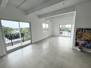 860 NE 78th St in Miami, FL - Building Photo - Building Photo
