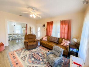 311 W Alameda St in Iowa Park, TX - Building Photo - Building Photo