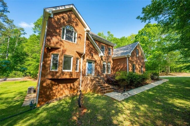 219 Deerhill Dr in Bogart, GA - Foto de edificio - Building Photo
