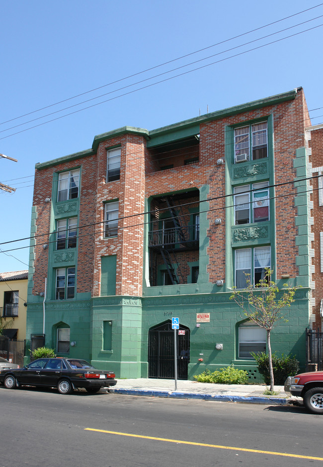 san2749 in Los Angeles, CA - Foto de edificio - Building Photo