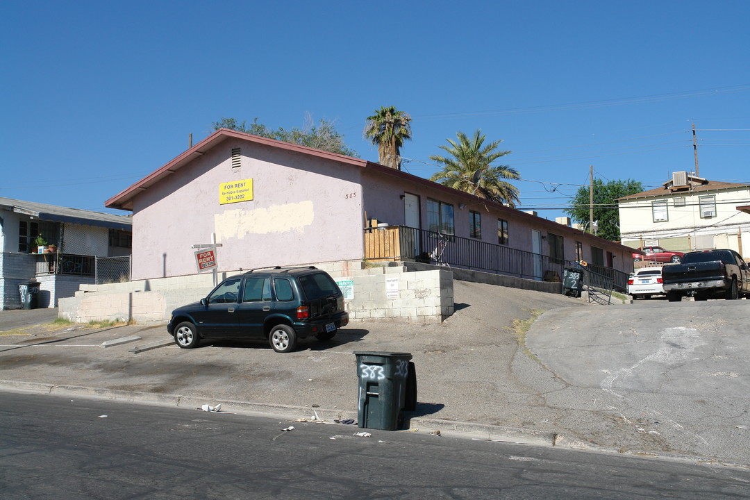 383-385 N 15th St in Las Vegas, NV - Building Photo