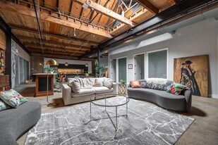 3134 W Carroll Ave, Unit 2 in Chicago, IL - Building Photo