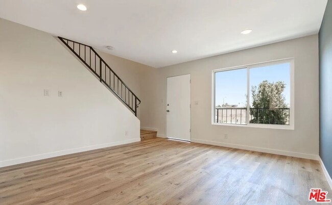 110 S Eucalyptus Ave in Inglewood, CA - Building Photo - Building Photo