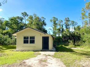 1747 Acremaker Rd in Naples, FL - Building Photo - Building Photo