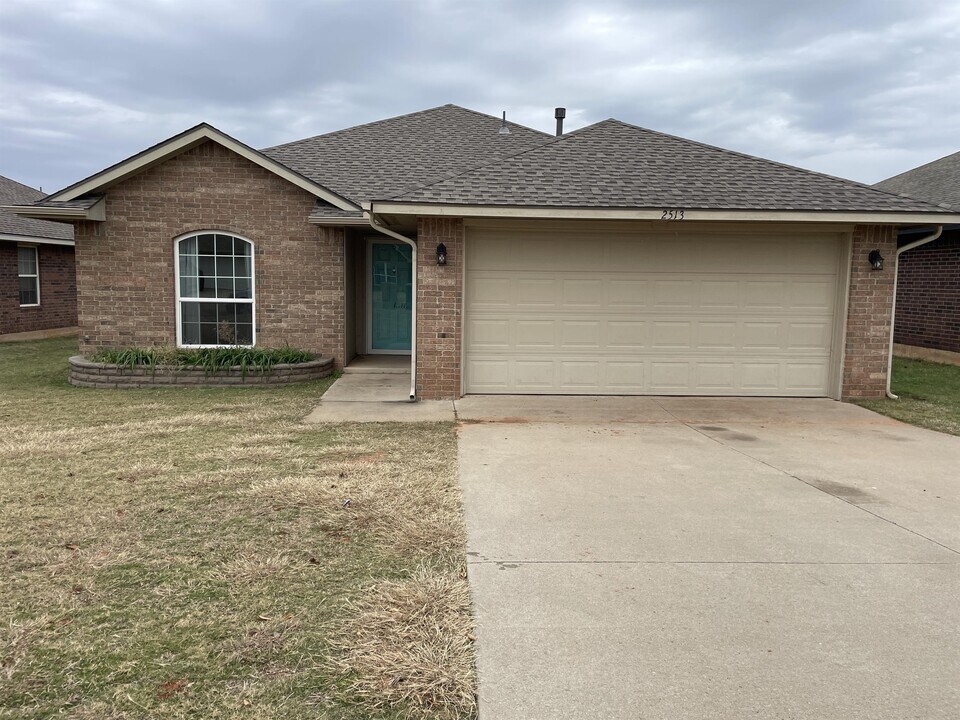 2513 Queenston Ave in Norman, OK - Building Photo