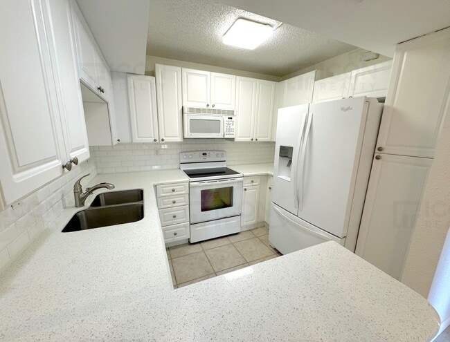 8189 Thames Blvd in Boca Raton, FL - Building Photo - Building Photo
