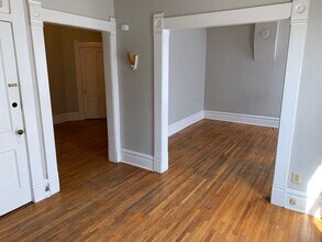 248 1/2 W 5th Ave in Columbus, OH - Foto de edificio - Building Photo