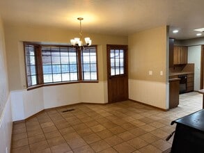 10023 Lark Rd in Weatherford, OK - Building Photo - Building Photo