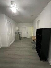 3318 NW 19th Ave-Unit -B in Miami, FL - Building Photo - Building Photo