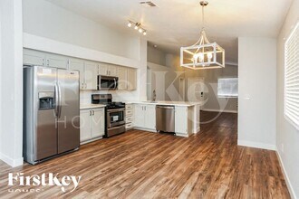 7908 Olympus Ave in Las Vegas, NV - Foto de edificio - Building Photo