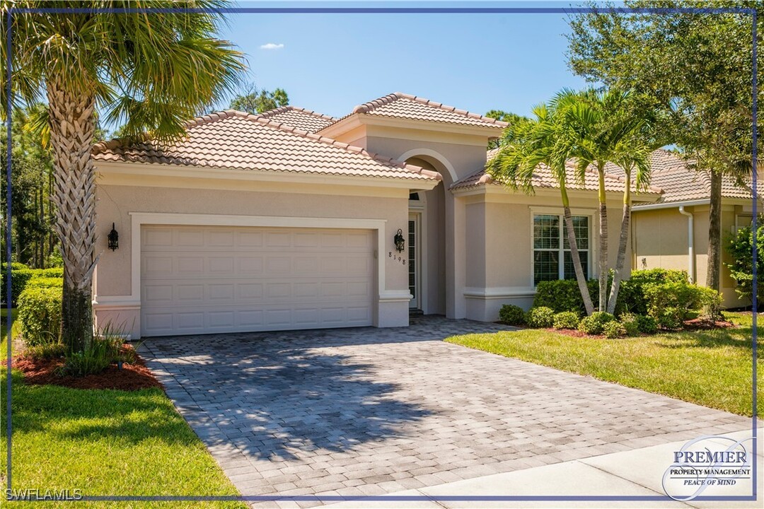 8198 Valiant Dr in Naples, FL - Building Photo