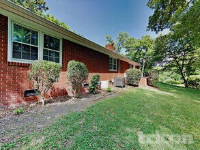 1122 Paramount Cir in Gastonia, NC - Foto de edificio - Building Photo