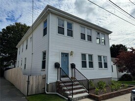 15 Freeborn St in Newport, RI - Building Photo