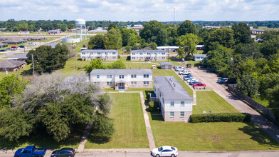 Oak Creek Apartments in New Boston, TX - Building Photo - Building Photo