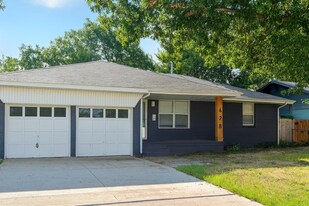 628 N Broadway in Edmond, OK - Building Photo