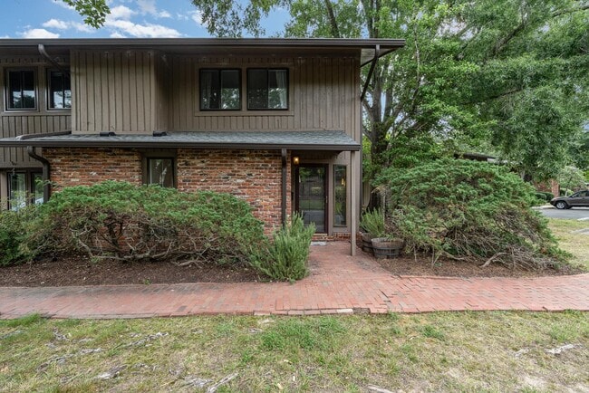 1408 Oak Tree Dr in Chapel Hill, NC - Building Photo - Building Photo