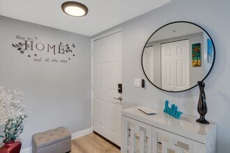 1670 N 42ND Cir, Unit 102 in Vero Beach, FL - Foto de edificio - Building Photo