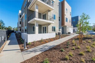121 Baluster in Irvine, CA - Building Photo