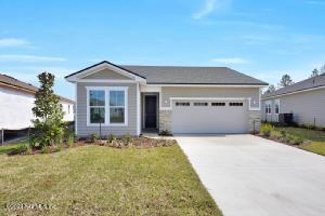 2089 Amberly Dr in Middleburg, FL - Building Photo