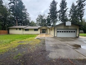 15928 N Umpqua Hwy in Roseburg, OR - Building Photo - Building Photo
