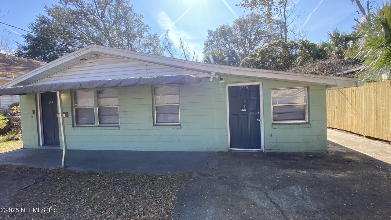 1244 W 27th St in Jacksonville, FL - Building Photo