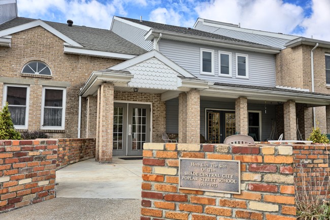 Somerset Manor Apartments in Central City, PA - Foto de edificio - Building Photo