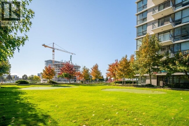 7555 Alderbridge Wy in Richmond, BC - Building Photo - Building Photo